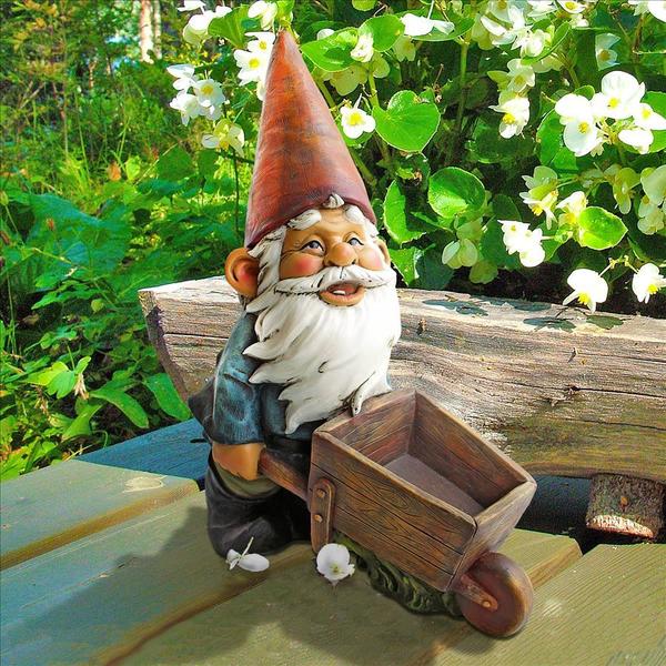 Design Toscano Wheelbarrow Willie: Garden Gnome Statue QM2433000